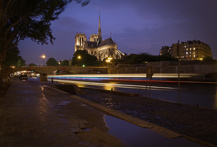 Cathedrale Notre Dame de Paris with light trails processed with the Affinity photo editor