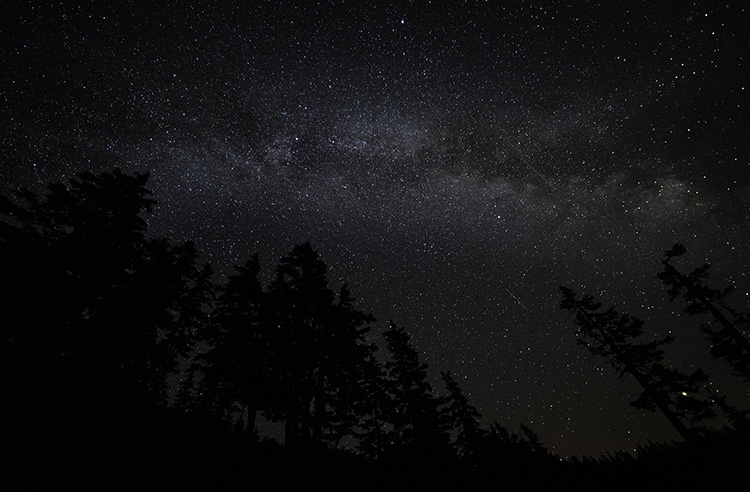 milky way photographed at Alpine Lakes Wilderness area
