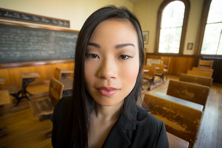 10 Camera Settings and Equipment Tips for Portrait Photography