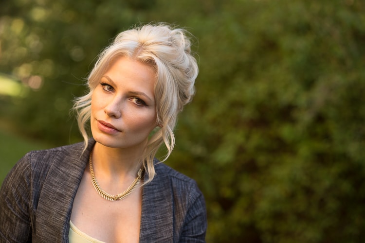 10 Camera Settings and Equipment Tips for Portrait Photography