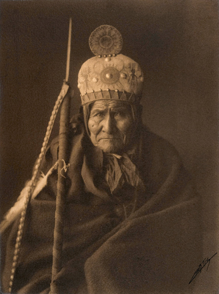 famous portrait of Geronimo by Edward S. Curtis