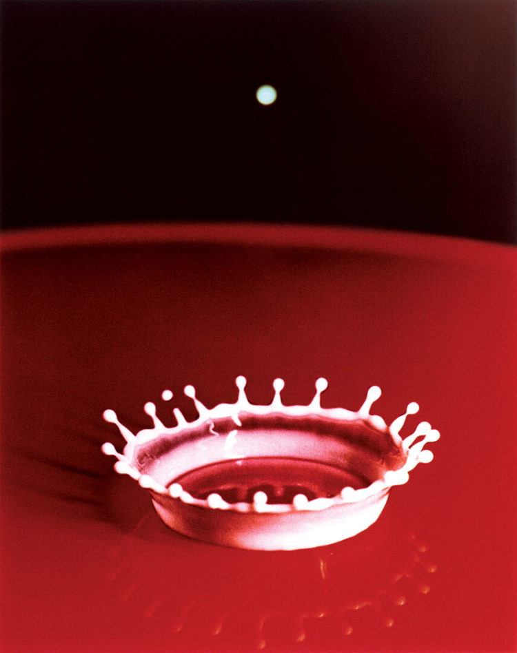Harold Edgerton stop motion photo of a milk drop