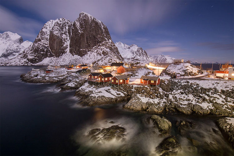 IMAGE OF HAMNOY AT NIGHT 750