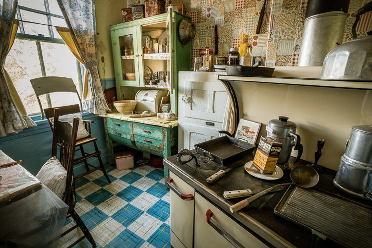 Single RAW file version of second example showing loss of highlight detail