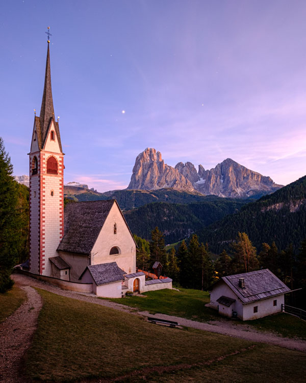 San Giacomo church in front of the San Giacomo mountains