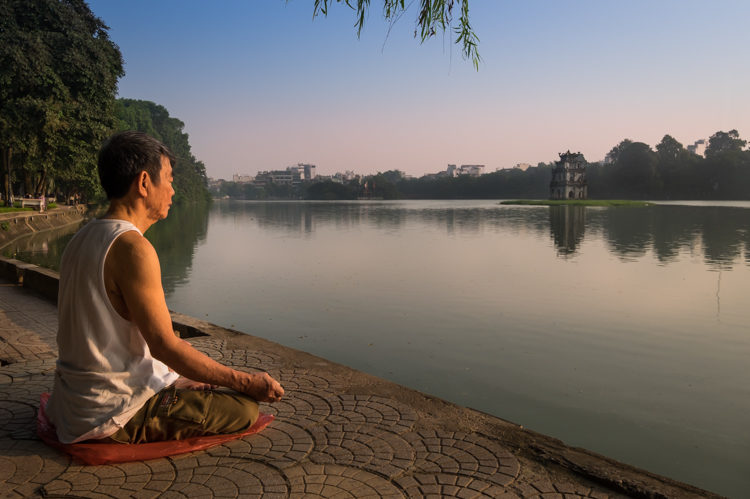 How to do Better Travel Photography by Capturing Environmental Portraits