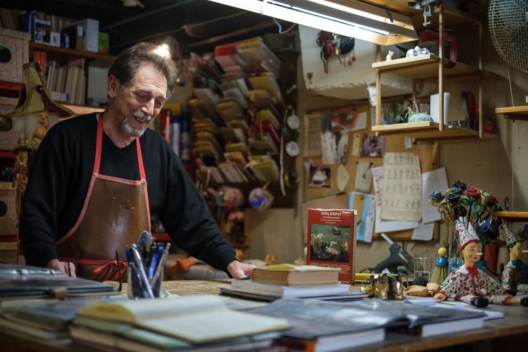 Portrait photo of Roberto Comin at his desk