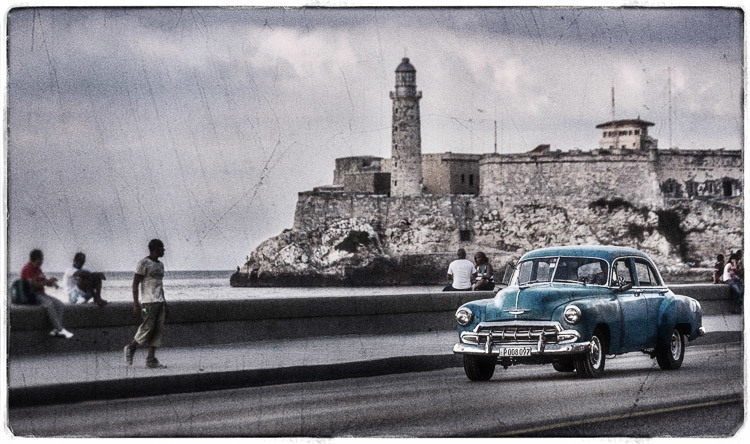 Using a plugin for your photo editor to add textures and borders for a creative and intersting photo of a classic car in Cuba